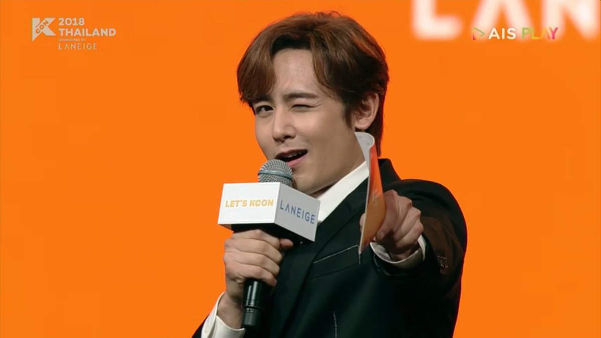 pouch_patchara's tweet photo. สมบัติโบราณที่หล่อมากกกกกก~~😍😘 #Nichkhun #2pm #AISPLAYxKCON2018TH #KCON2018THAILAND https://t.co/Jr7Ic2XYnb