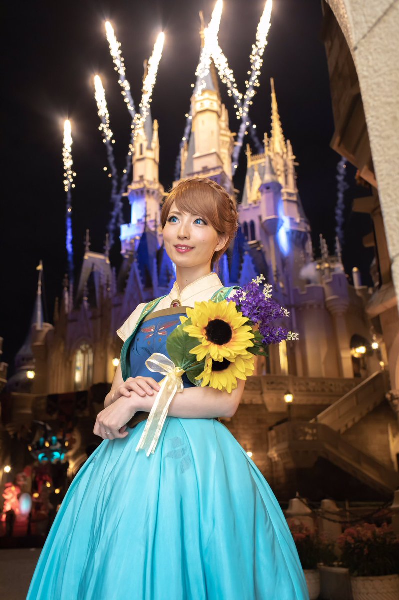 sakaatu2's tweet photo. 念願の仮装ポートレートとお城のパイロを合わせて撮影📸タイミング難しかったから今度撮影するときはタイミングをしっかり覚えて撮影しよ＼(^o^)／ https://t.co/1fvFEm8vKQ