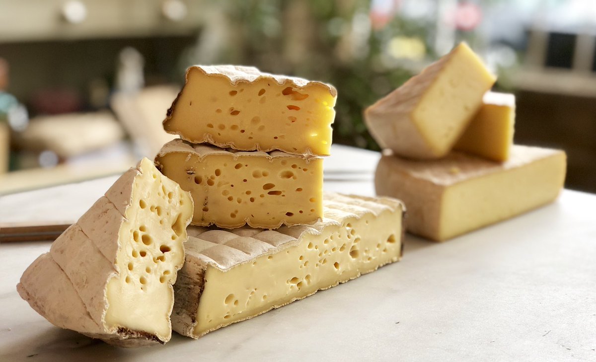 cutandcured's tweet photo. Come and try some #farmhouse #cheese people from our friends @davidjowett #rollright and #gubbeen https://t.co/4hTwsAzIp2