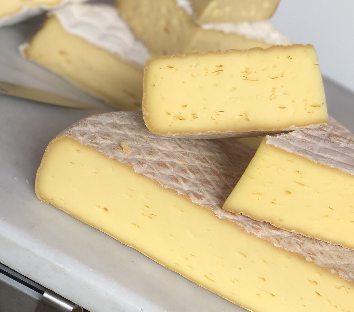 Come and try some #farmhouse #cheese people from our friends <a href="/davidjowett/">david jowett</a> #rollright and #gubbeen