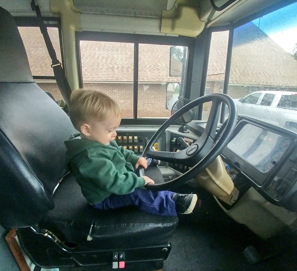 JamesShelpman's tweet photo. Future Bus Ministry! #Busthemin @EricMichigan @TimDusseault https://t.co/5HZUJfEZNi