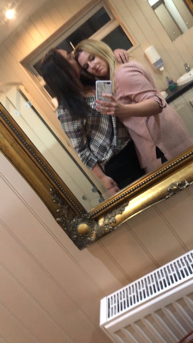 naylor_vicky's tweet photo. When she comes back in to your life it’s like she never left https://t.co/nfhWRBE5qo