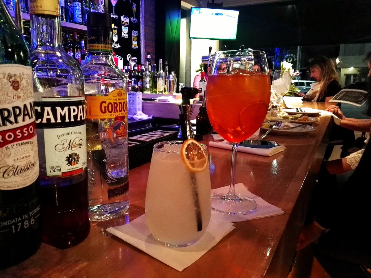 Gabymanry's tweet photo. penultimate drink...
#drinklocal #tragos #noches #bares #calaveranochilla https://t.co/Kjm7qIeUYY