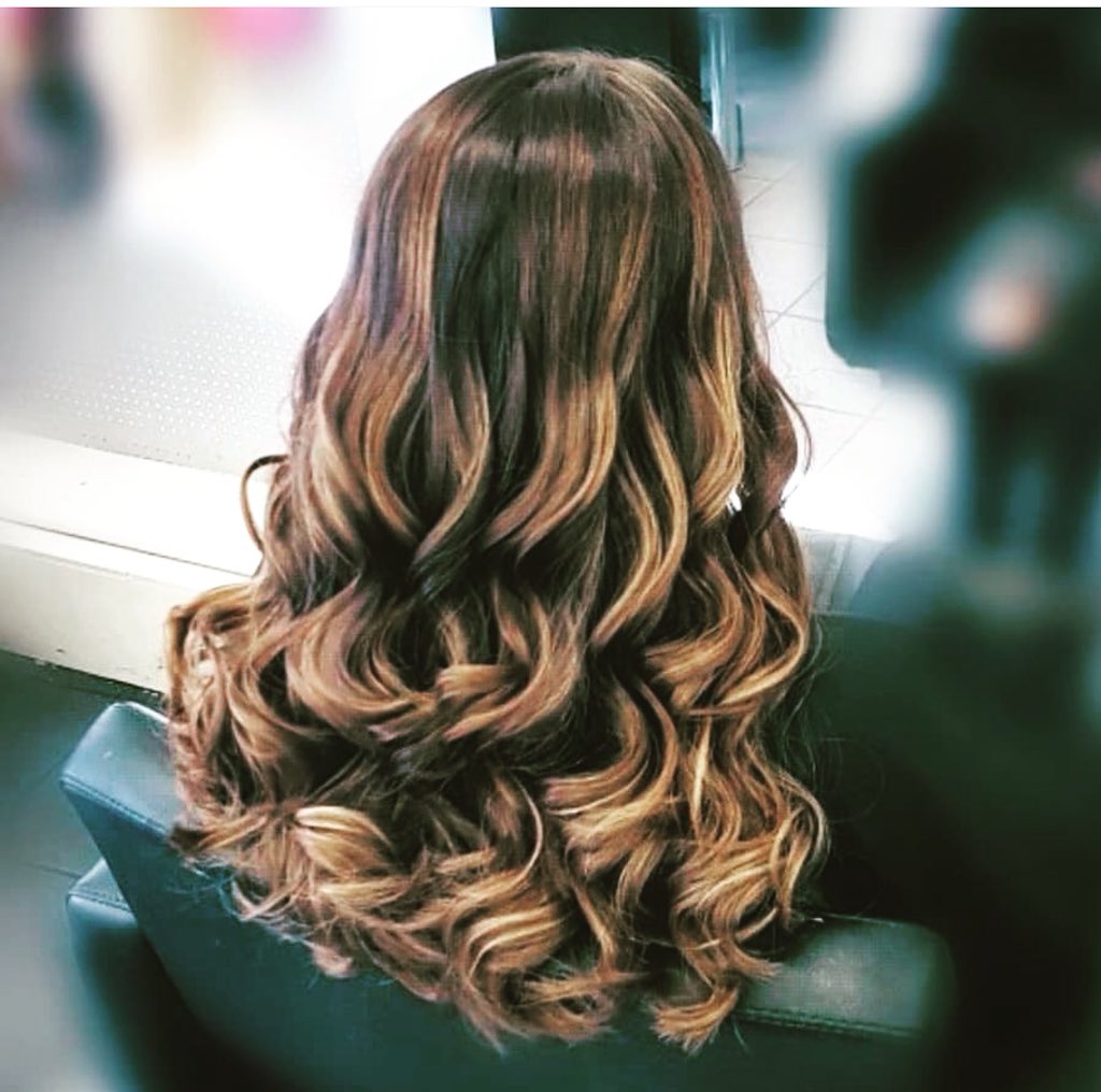 WaltonHair's tweet photo. Wow simply amazing balayage done with L’Oréal Instalights. All done in less than 30mins🔥♥️💇🏻@WaltonHair #booknow @lorealprouk #liverpoolsalonsarethebest #xmasbookings https://t.co/Pk8Q7MjZcB