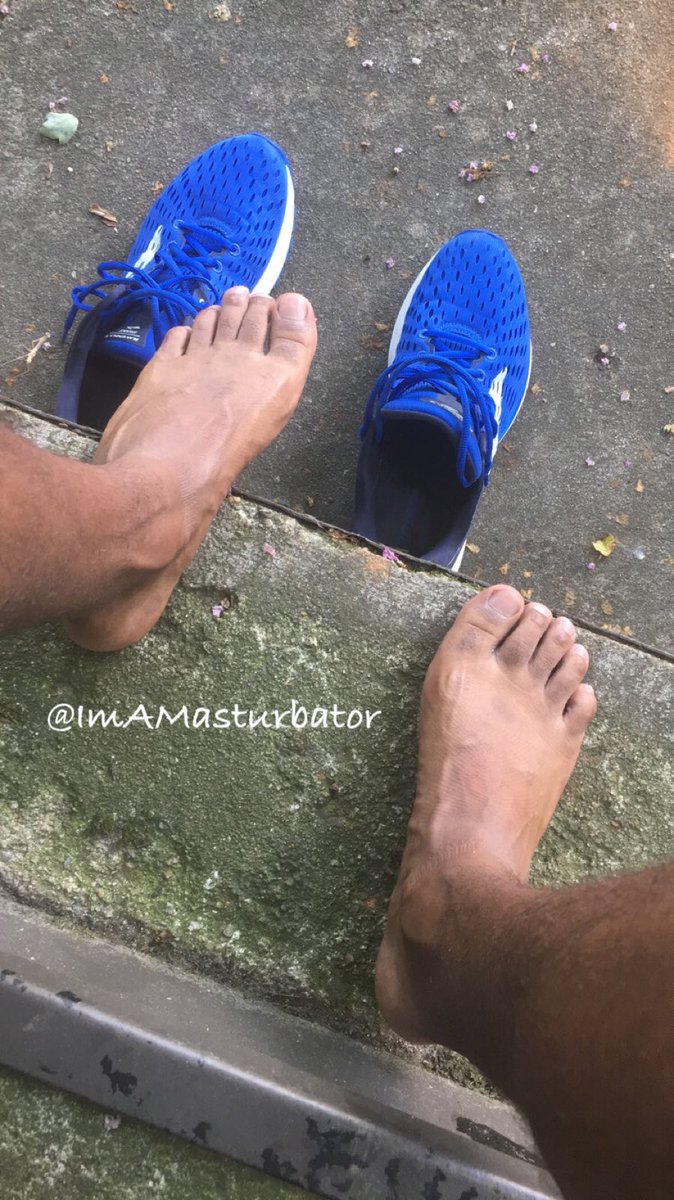 ImAMasturbator's tweet photo. Morning Run Feet โ๏ธ๐๐พโโ๏ธ๐ฃ #footfetish #sweatyfeet #soles #malefeet #blackmalefeet #runnerfeet https://t.co/lO5PFJkzve