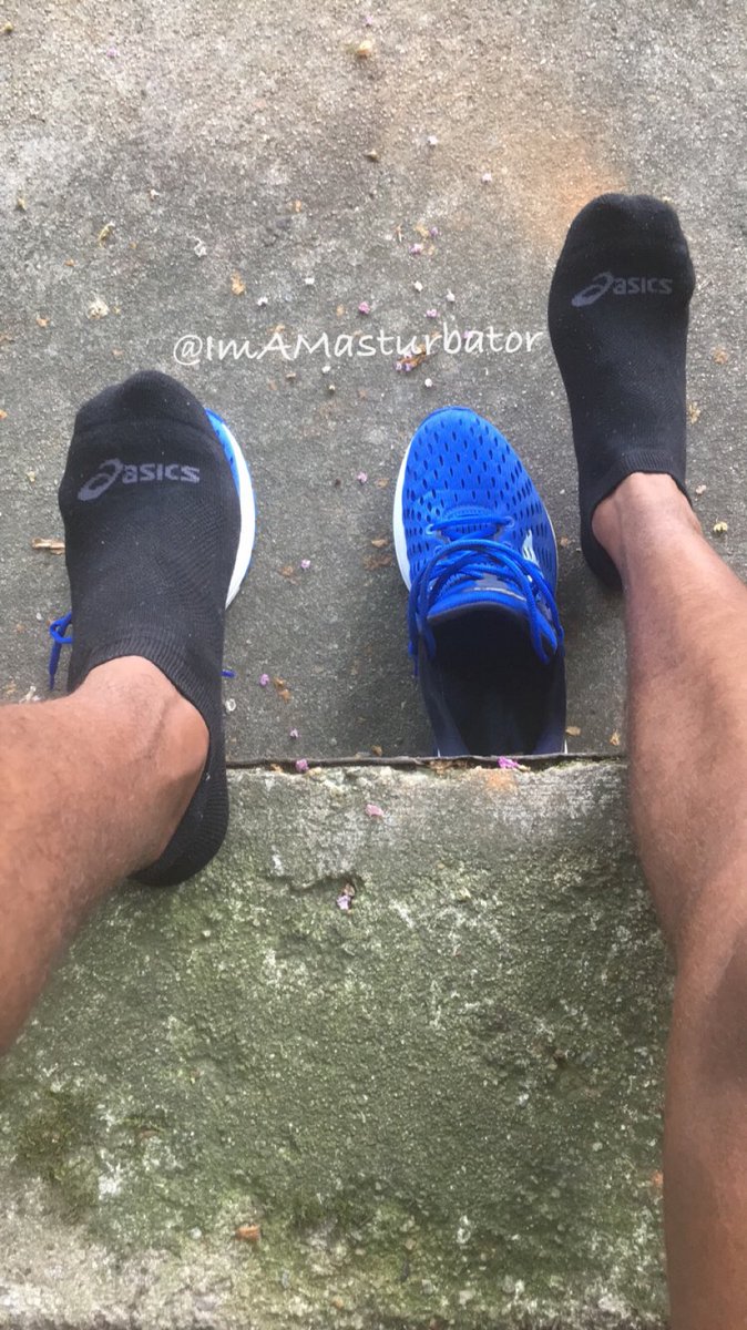 ImAMasturbator's tweet photo. Morning Run Feet โ๏ธ๐๐พโโ๏ธ๐ฃ #footfetish #sweatyfeet #soles #malefeet #blackmalefeet #runnerfeet https://t.co/lO5PFJkzve