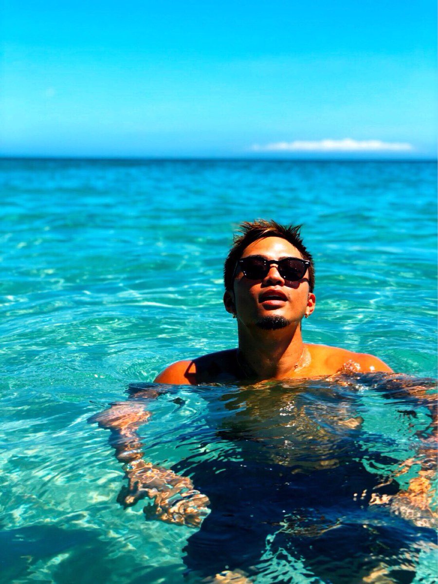 海の綺麗さに負けてない、龍友君。 サイクゥーすぎる。。。泣 #数原龍