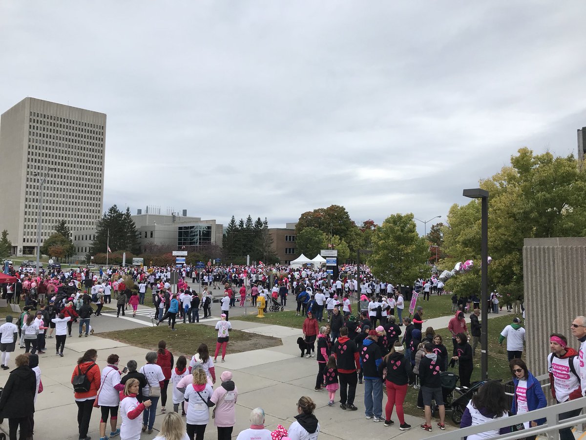 Dizzy72Rob's tweet image. #CIBCRunForTheCure mass start 5km