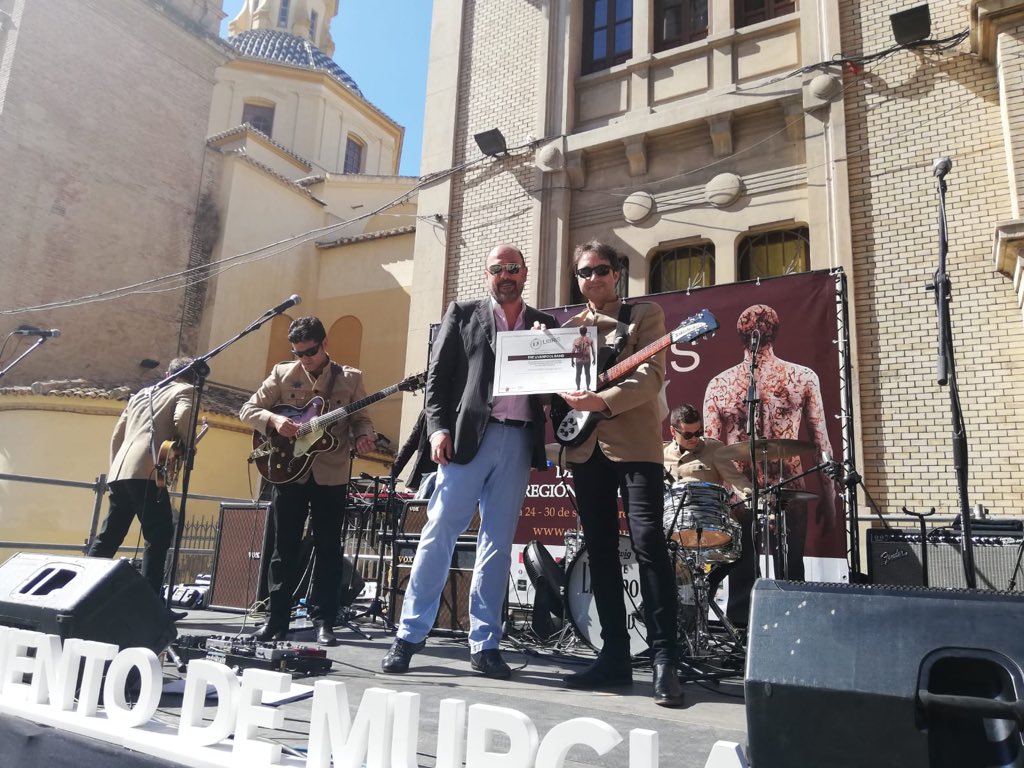 Último evento de Ex Libris, la actuación de The Liverpool Band en la plaza de Santo Domingo, un auténtico lujazo 🕶🕺🏼