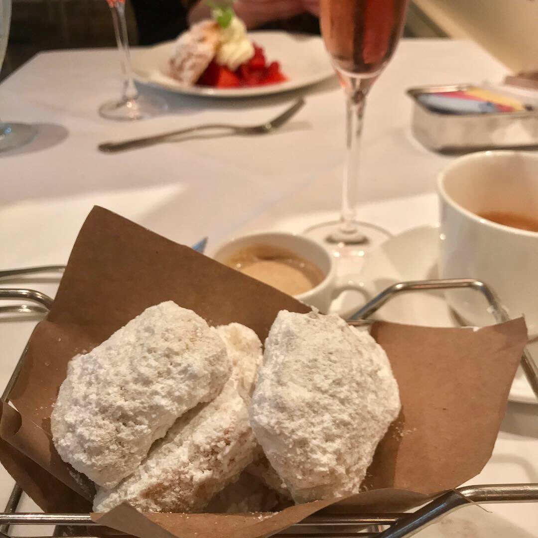 SanCrittenden's tweet photo. Scenes from last week’s mother/daughter #brunch @BrennansHouston!!! Three course brunch + #oysters + #burgundybubbles #classichouston #houstonbrunch #creolebrunch https://t.co/Ob273o9tiT