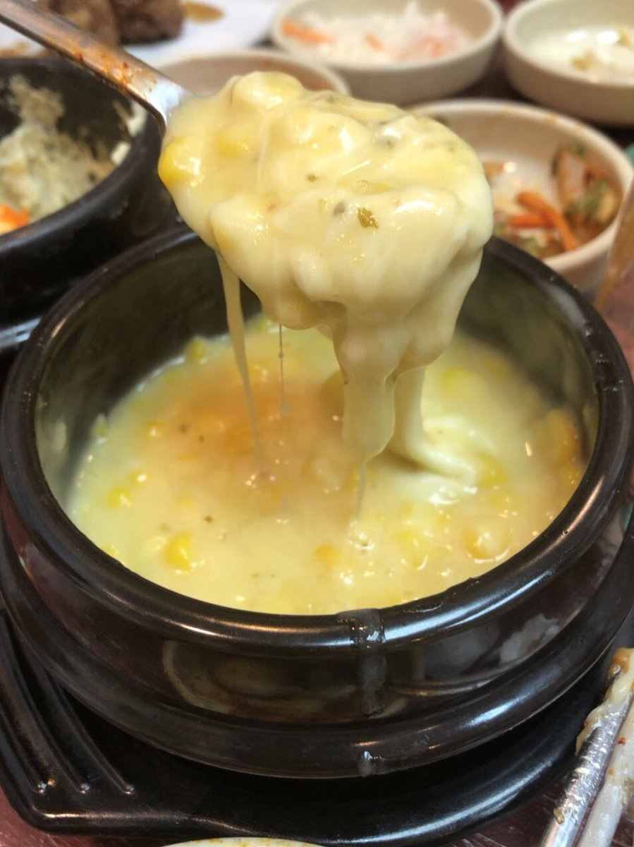 GerrardNan's tweet photo. Xiu1988cafe ลาดพร้าววังหิน81 อาหารเกาหลี มาซ้ำรอบ2 ซี่โครงหมูเผ็ดอร่อย แต่คราหลังจะบอกไม่ใส่เส้นรามยอนมันดูดซุปอยากซดซุปเผ็ดๆ ข้าวกำไข่กุ้งเป็นอีกเมนูที่แนะนำให้สั่ง เค็มๆหอมน้ำมันงา ไข่กุ้งกรุบๆ แต่วันนี้เค้าหุงข้าวมาแข็งไปหน่อย คอร์นชีสยืดสะใจ ไข่ตุ๋นฟูนุ่ม #อร่อยไปแดก @aroii https://t.co/02yZjae0XF