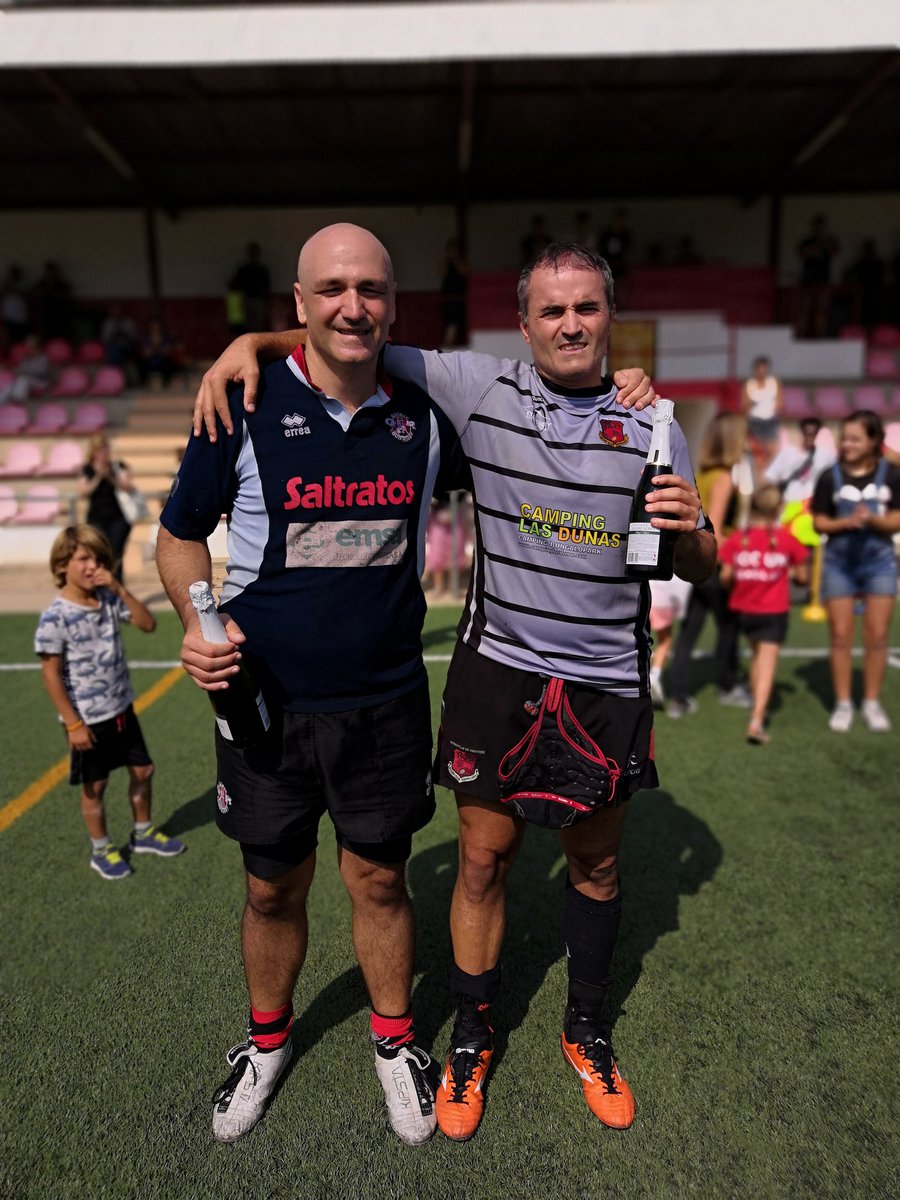 La temporada a punt de començar i els veterans fent patxangues... Avui <a href="/Senglars/">Rugby Club Senglars</a> VS <a href="/QuimicRugby/">Quimic Equip Rugby</a> Veterans, a les armes!