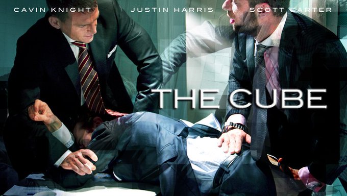 このスーツリーマン着エロAVだいすき  契約書のサインを拒んだお兄さんが力づくでペンを握らされる黄金王道ストーリーで、肌の露出が破かれたズボンから覗く尻だけなところも非常に分かっていてだいすき   MEN AT PLAY「THE CUBE」 