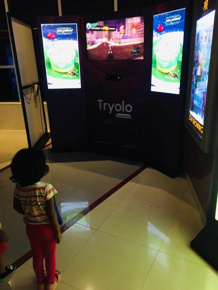 SatyananthP's tweet photo. #Tryolo - excellent way of marketing AR. Loved it. π https://t.co/Sekn4ixdDo