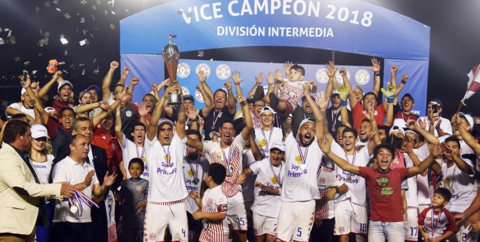 ABCDeportes's tweet photo. #Intermedia2018 San Lorenzo asciende por octava ocasión a la máxima categoría del fútbol paraguayo en sus 88 años de vida institucional, la primera vez como vicecampeón. ⚽️🏆
https://t.co/C1zXuf8zHt https://t.co/dshWiF0KIc