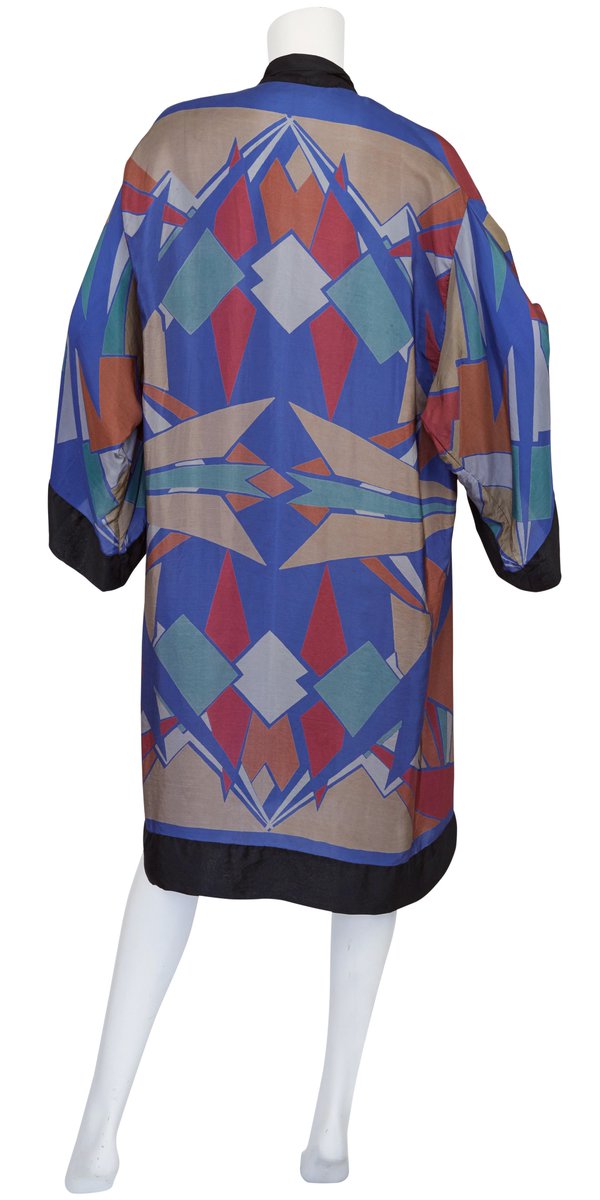 FeatherstoneV's tweet photo. New! 1920s Geometric Art Deco Print Silk Kimono Robe https://t.co/r5B8eKWLa1 #vintagefashion #vintageclothing #antiquefashion #flapperstyle #1920sfashion #artdecostyle #artdecofashion #vintagelingerie #womensfashion https://t.co/5ZOVEnObW0