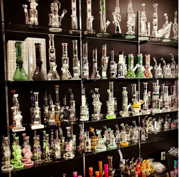 delusionglass09's tweet photo. Visit our store today.. A wide range of water pipes are awaiting

#DelusionGlass
#smokeshop #smokeshops #waterpipe #waterpipesforsale #waterpipes #waterpipeshop #waterpipecleaner #waterpipesmoke #bongs #bongsforsale #bongshop  #party #smokersclub  #partysmokers #smokehead https://t.co/qtfWtz6lZp