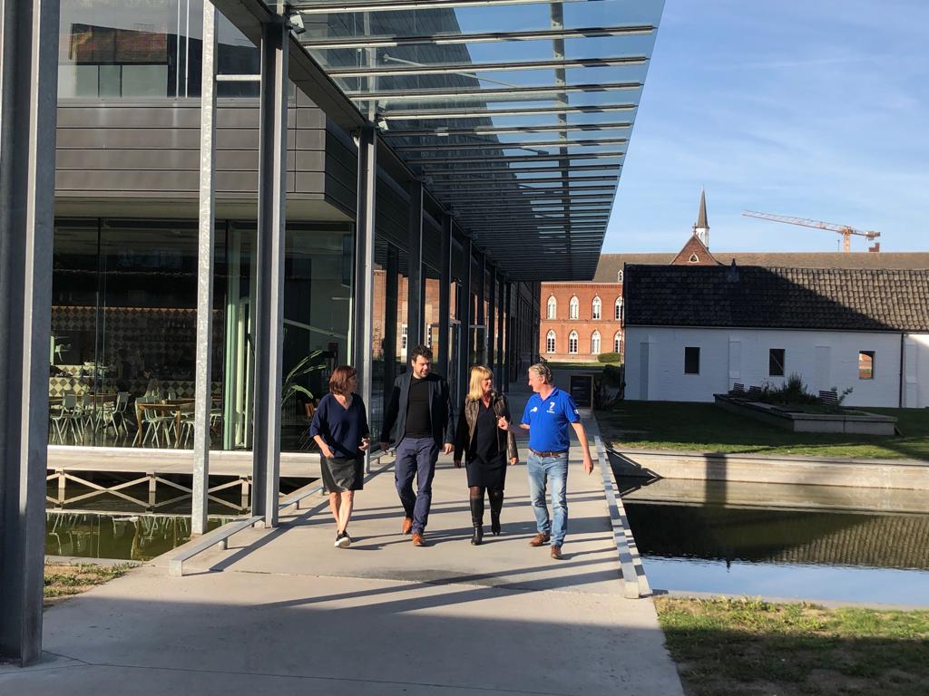 CarlDeDecker's tweet photo. Always on the road met gedreven collega's om ons #Gent blauw te kleuren #CarlDoet #magic7 #jijbeslist #vk2018 @OpenVldGent https://t.co/vpPnbWtyMz