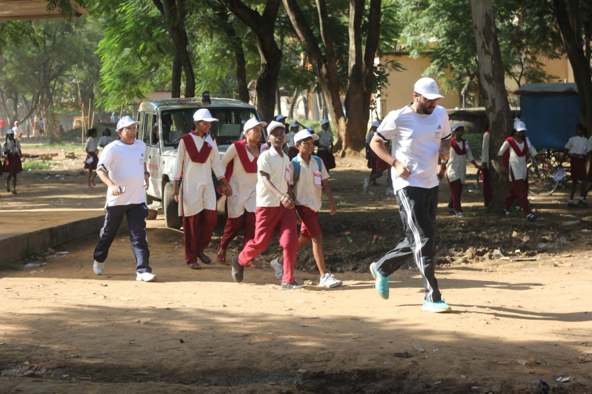 k_singh_ranchi's tweet photo. Ranchi's future ran with its energetic and insightful Deputy Commissioner, A  Run for #Poshan Happy to have a leader like you @DC_Ranchi @rmray @DSWOranchi @PmmvyRanchi @preeteerani #PoshanMaah #POSHANAbhiyaan https://t.co/DOPMuJIn7G