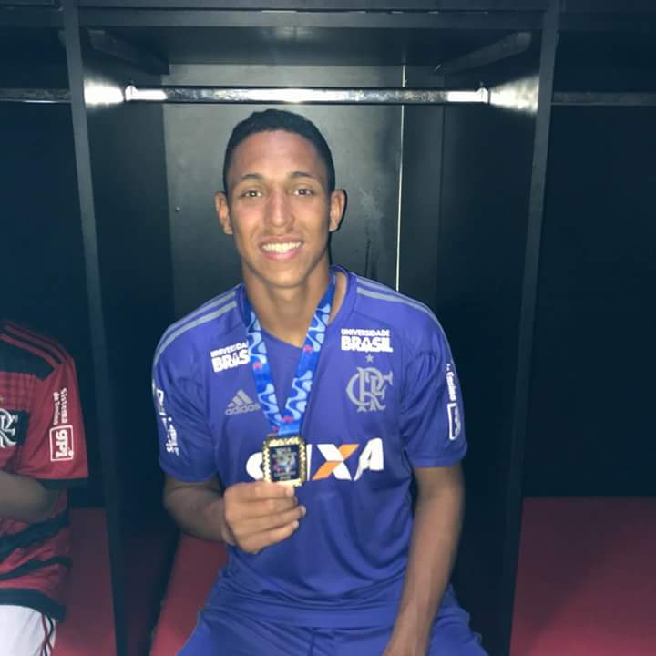 ChristianEsme01's tweet photo. Obigado meu DEUS por mais essa conquista!!🙏⚽❤  
#GarotosDoNinho #taçaguanabaraénossa
#SRN #CRF https://t.co/S6GZVd7UrY