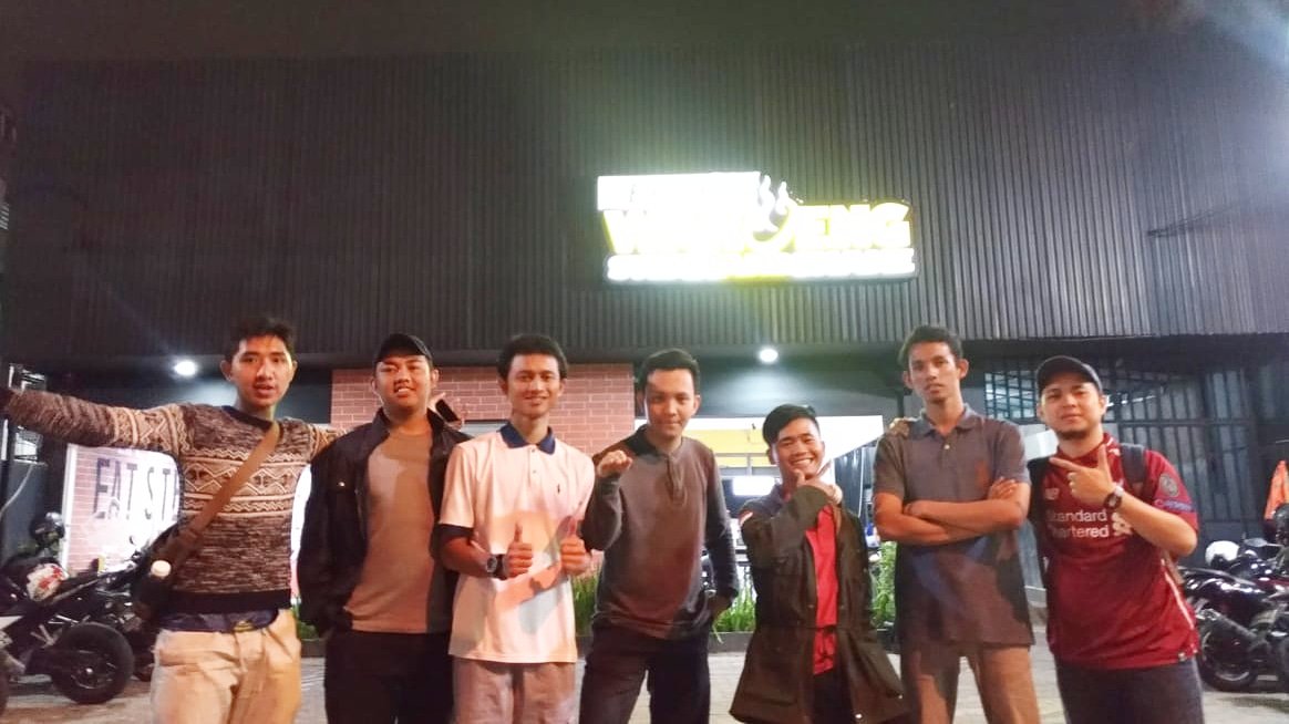 Kgs_Muammar's tweet photo. Dalam dekapan ukhuwah, kelembutan nurani menuntun kita untuk menjadi anak Adam sejati; memiliki kesalahan, mengakuinya, memperbaikinya, dan memaafkan sesama yang juga tak luput dari khilaf dan lupa...

~ Salim A. Fillah ~ https://t.co/wUpYKoAW6C