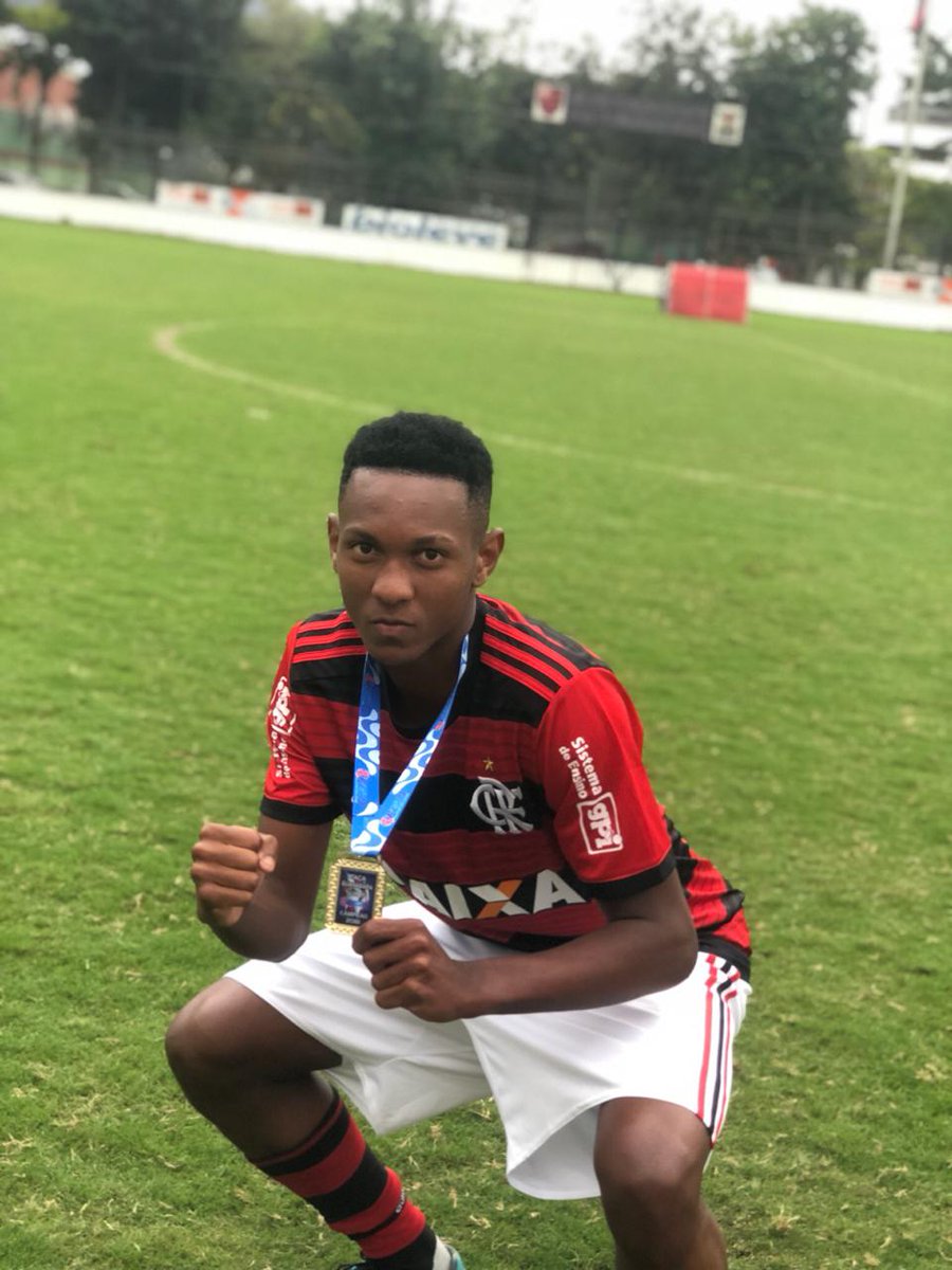 JorgeBalla03's tweet photo. Graças Aaah Deus Hoje Saímos Com Aaah Vitória 8 Flamengo 0 Portuguesa , Muito Deliz Pelo Desempenho Do Grupo!🏆🙇‍♂️⚫🔴⚫❤
#ÉCampeão❤⚽️🥇🏆 https://t.co/XB5mIPfsYm