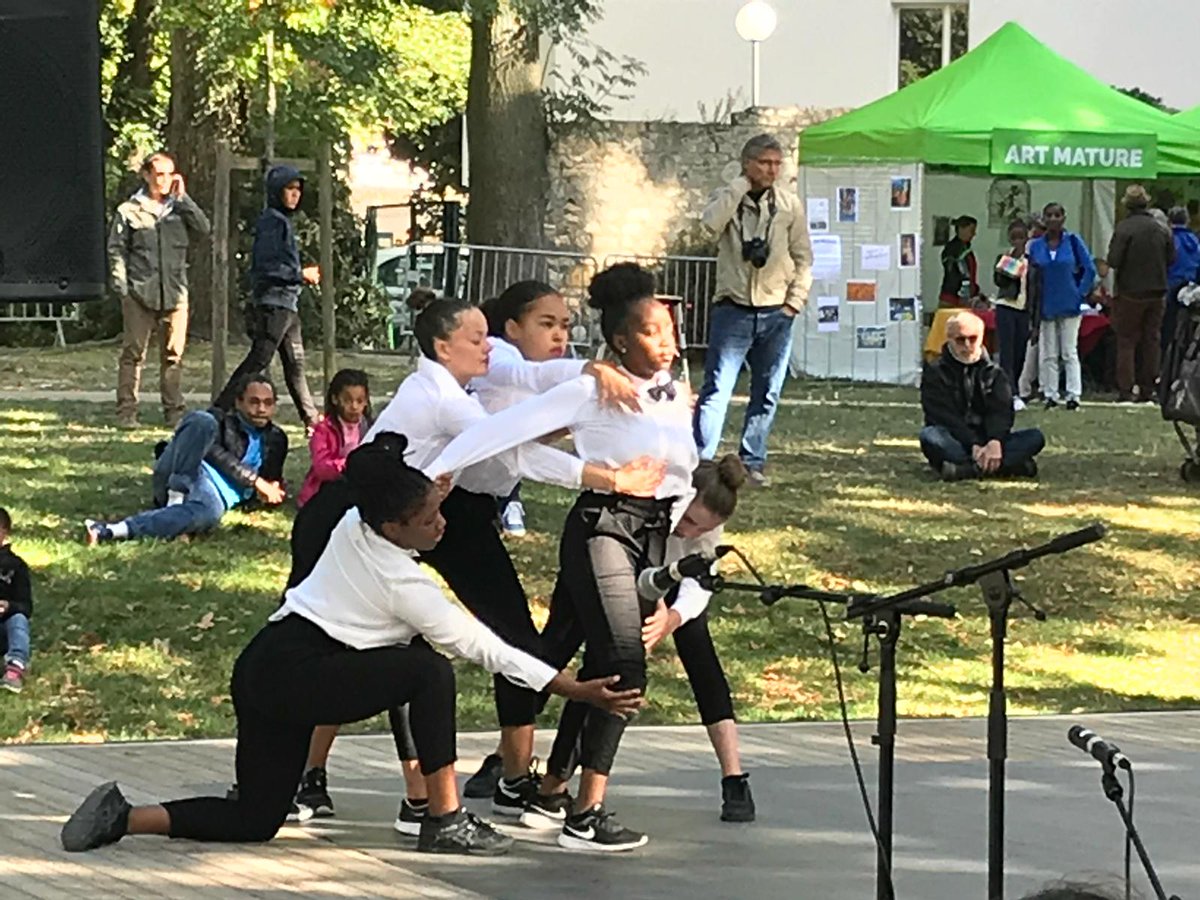VilledeBagneux's tweet photo. Konectadanse au parc Richelieu #Bagneux #FDV2018 https://t.co/7U0LsllUHN