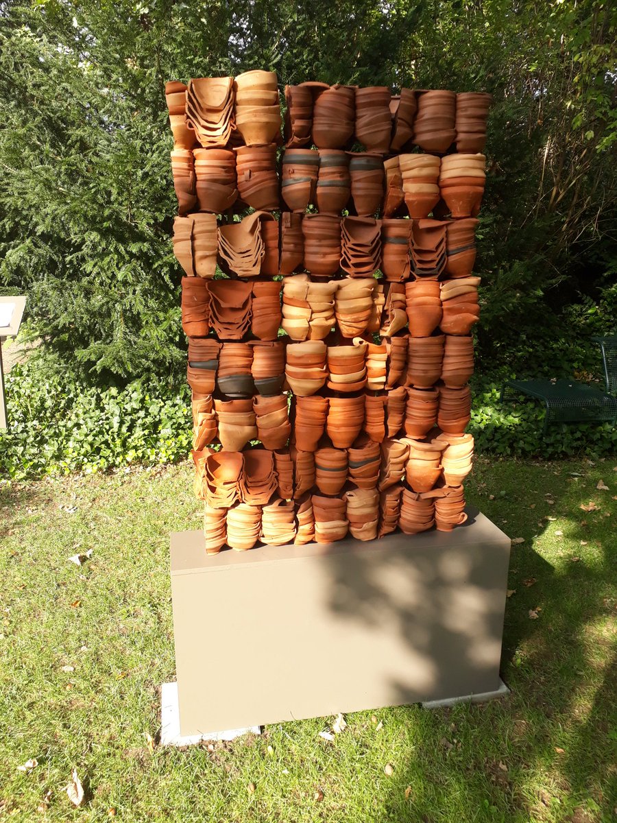 Oktober Keramiekmaand <a href="/TuinenMienRuys/">Tuinen Mien Ruys</a>. Met een monument voor de overledenen op (bijna) Werelderfgoed <a href="/DeOmmerschans/">DeOmmerschans</a> door Keramiek@venture. <a href="/Kolonienvw/">KoloniënWeldadigheid</a>