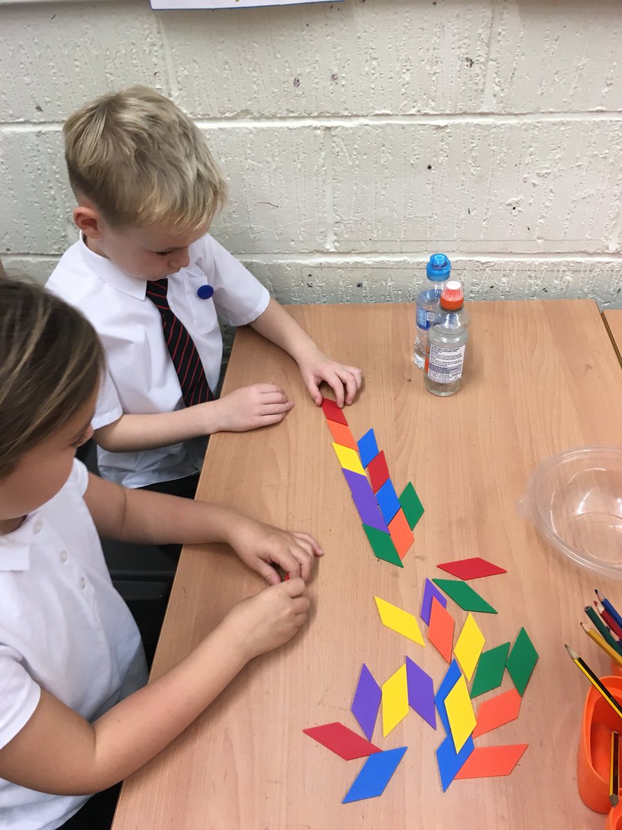 Hallglen_P3B's tweet photo. We made some fantastic tiling patterns with 2D shapes this week, then we created our own tiled patterns on paper. https://t.co/Pfqe4nUgxO