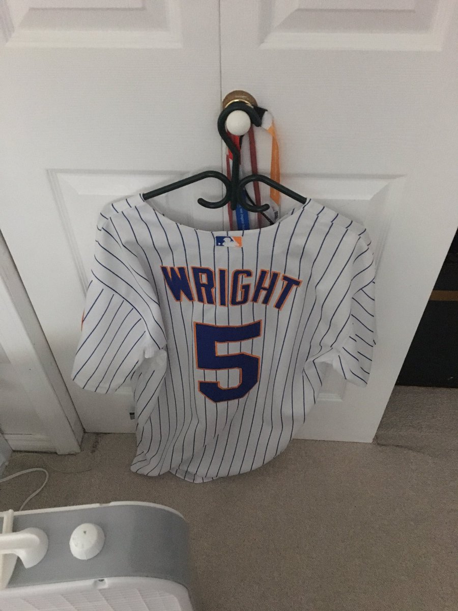 1andonlyking19's tweet photo. @Mets I will be wearing this today all day #DavidWright5 #nunber5 #Captain #lgm https://t.co/qzX2hX7Ynq