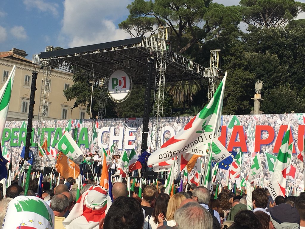 sararocutto's tweet photo. La piazza del @pdnetwork che non ha paura #PiazzadelPopolo https://t.co/a6O37ZTEaK