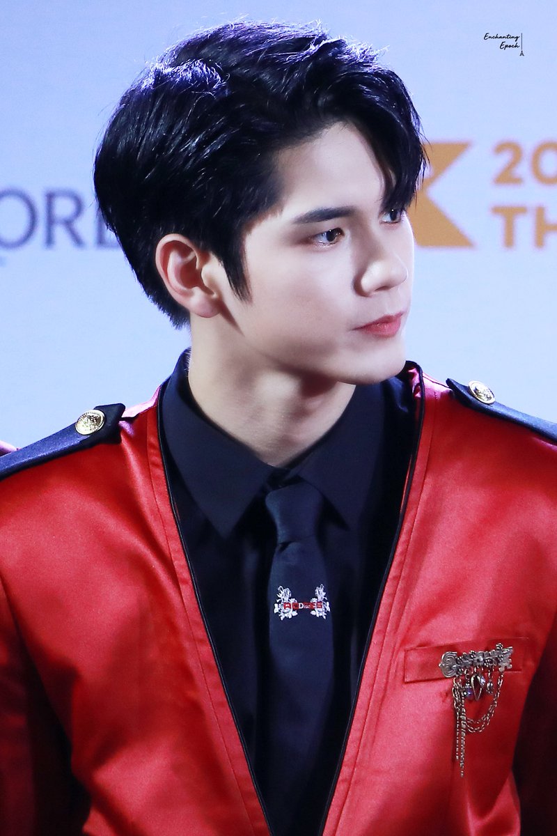 9695PICS's tweet photo. KCON in BKK 💋🧣🌹🍎🍓📌

#옹성우 #강다니엘 #OngSeongwu #KangDaniel https://t.co/HEYtxIKSsd
