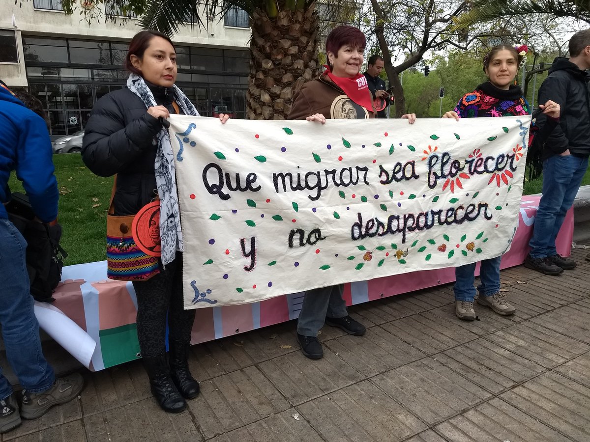 ArtDdhh's tweet photo. Estamos a minutos de partir la marcha, en Recoleta con Bellavista. #NoMasRacismo https://t.co/upka15mPt1