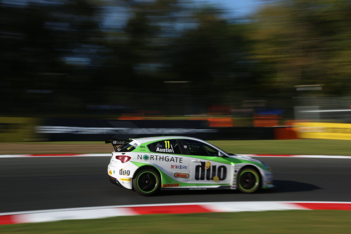 The finale of <a href="/DunlopBTCC/">DunlopBTCC</a> with the Duo team. @DUOEquipment #Teamwork #Duo