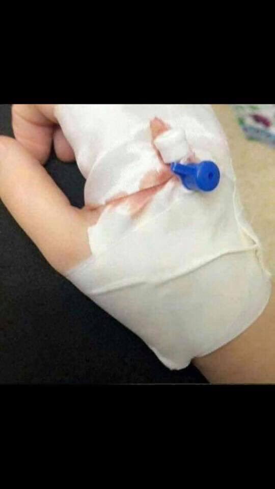 Tu8Ard's tweet photo. @facts444 بنات چبتلچن ايد ورجل خاف تردين تفيكين على حبيبچ وتگليله مريضه
لان ادري ايديچن ورجليچن مينطلع بيهن
واني بالخدمه عندي صور حتى مال مصران اعور الي تريد بس تگول 🤗😂😂😂😂 

شوف شكد احبجن 🤣🤣🤣 https://t.co/AwsXRo1S9E