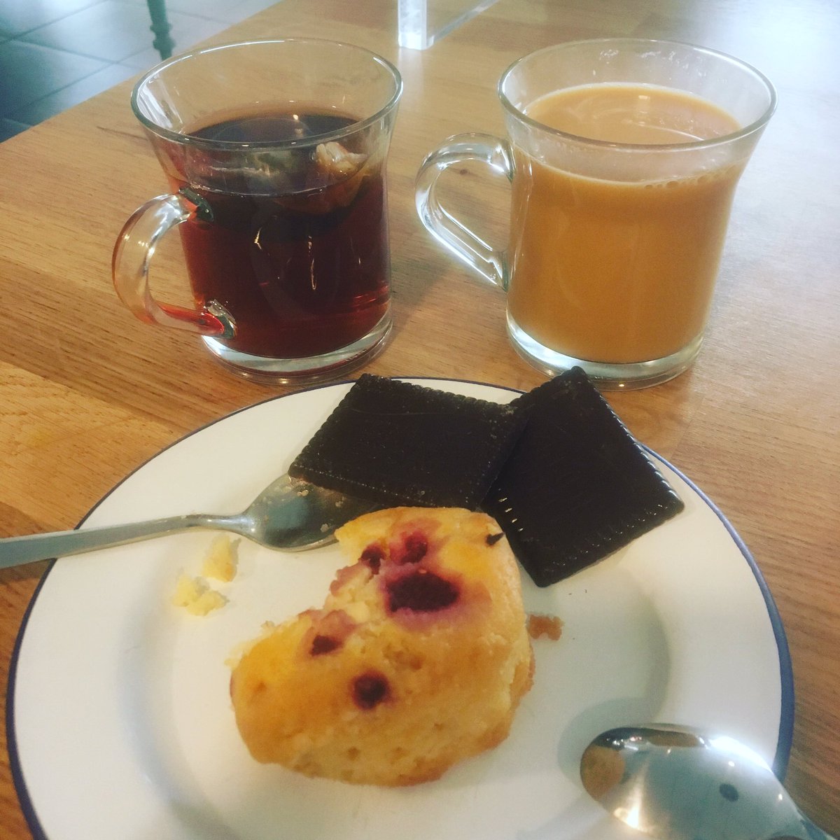 FidgetBob's tweet photo. All successful stock takes begin with a tea break, muffin and chocolate biscuits. #fidgetandbob #kennetisland #stocktake #taskavoidance https://t.co/3XlGPzOkrZ