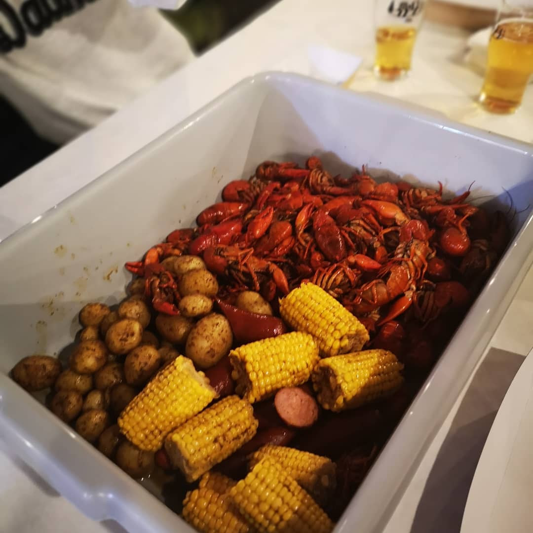 Swizzified's tweet image. Annual crawfish boil. All you can eat. I wore my elasticated pants. 3 hours in and we still going strong!!