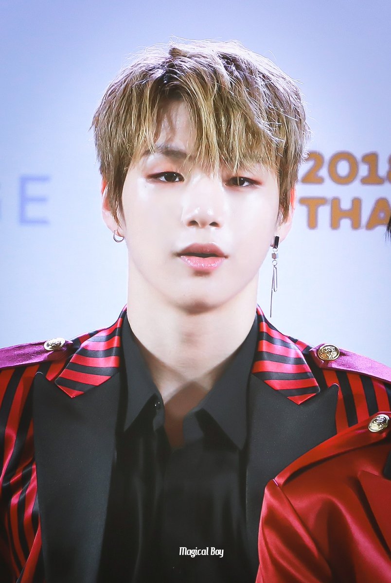 9695PICS's tweet photo. KCON in BKK 💋🧣🌹🍎🍓📌

#옹성우 #강다니엘 #OngSeongwu #KangDaniel https://t.co/HEYtxIKSsd