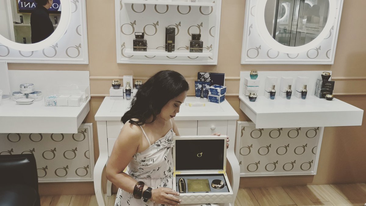 LaniBanzon's tweet photo. Origani 24KCOLLECTION
Finest goldfacial experience
Experience nature's finest anti-ageing revelation w/ GREEN CAVIAR SUPER NATURAL BUTTER
#OriganiPh #YourSkinsNewParadise #GoldAndGreenLaunchParty
#24KGoldCollection #GreenCaviarSuperNaturalButter #beauty #skincare #organicskincare https://t.co/bDvcibcAVB