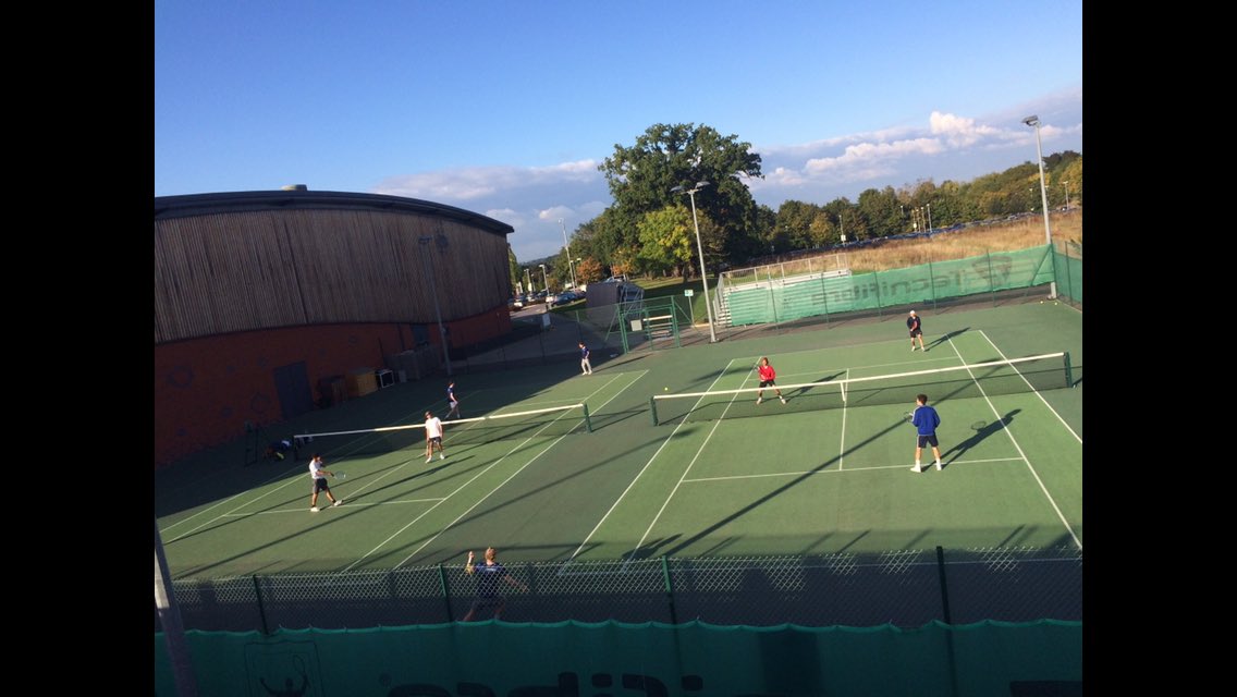 Want to play for the University of Surrey Tennis Club? Then come along to trials!
Men’s are this evening from 5-7pm for more info head over to our Facebook group 🎾

m.facebook.com/groups/2198935…