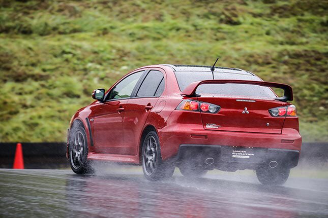 2doors スポーツカー総合情報 على تويتر ランエボ Vs インプレッサ Sti 中古車相場を比較 T Co r93epxkt 今や伝説的な存在となっている三菱 ランサーエボリューションとスバル インプレッサ Wrx Sti どちらもコンパクトセダンをベースとした