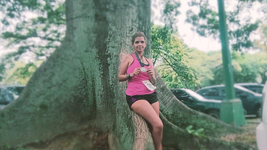 SandraFiguero's tweet photo. Hoy fueron #10k más y como siempre lo mejor fueron los ánimos de todos. Fui la más feliz 😁 @retosinfo #CorrerMeHaEnsenado #AmoCorrer #RunLoveSmile #AquiYaSeCorrió #YoElegiCorrer #RetosRun #EsosLocosQueCorren @jose_figueroa_s @ChiRoadRunners https://t.co/ovDoYTMVyP