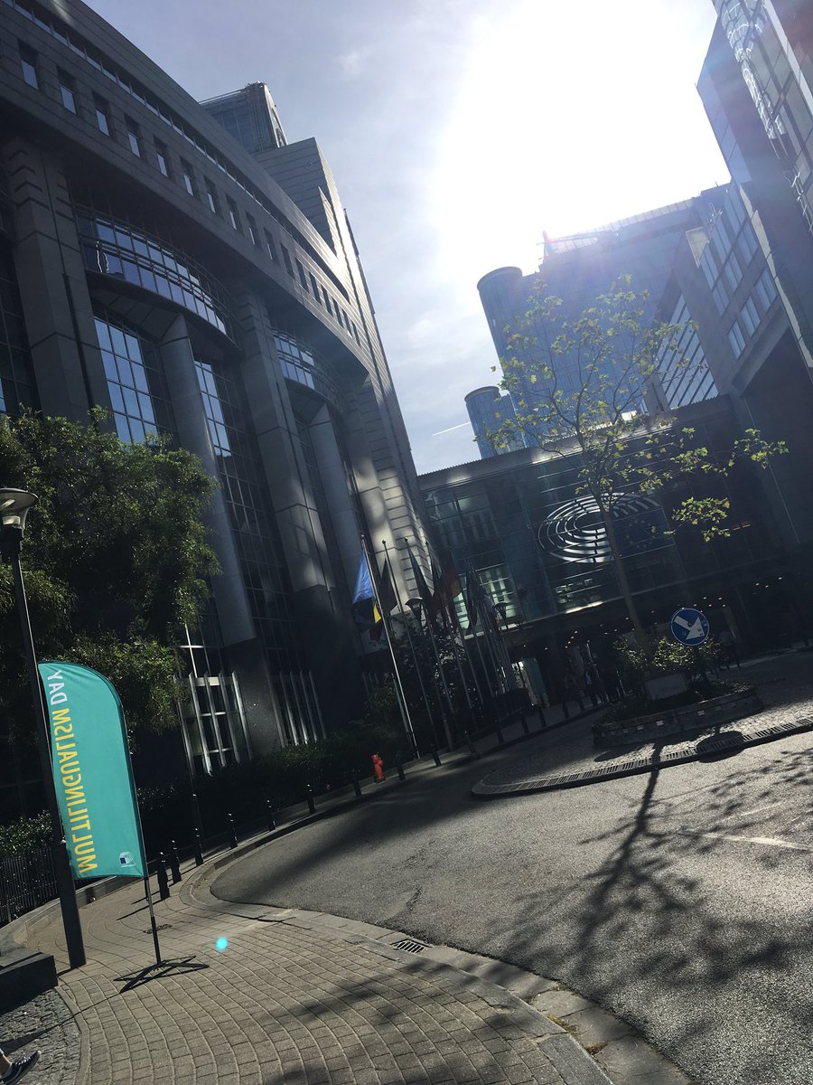 MarinaTapley's tweet photo. Such a great experience trying out interpreting (FR>EN) and news reading as well as attending talks at the EU Parliament for multilingualism day #MLD2018 #multilingualism #Languages ๐ฌ๐ง๐ซ๐ท https://t.co/GxzGEOmP3C