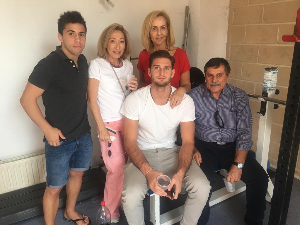 Disfrutando con <a href="/NikoShera/">NikoShera</a> <a href="/NSheraPodium/">Nikoloz Shera</a> y los campeones de <a href="/DojoquinoB/">DojoQuino</a> en #bunete. Con <a href="/SRguezPodium/">Sara Rodríguez</a>, <a href="/FGarrigosPodium/">Francisco Garrigós</a> una comida en familia, la familia del #judo