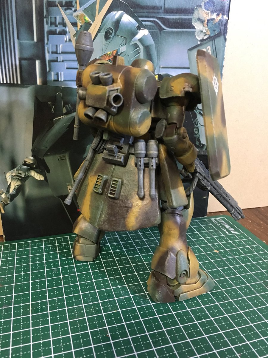 hinako7abe's tweet photo. 近藤風ギラズール完成しました
親衛隊ギラズールをベースにちょこちょこ弄りました
確かザクに似せたみたいな設定だったはずなので全体的にザクの記号を取り入れてみました
#ガンプラ #近藤版 https://t.co/l19VrX3WYK