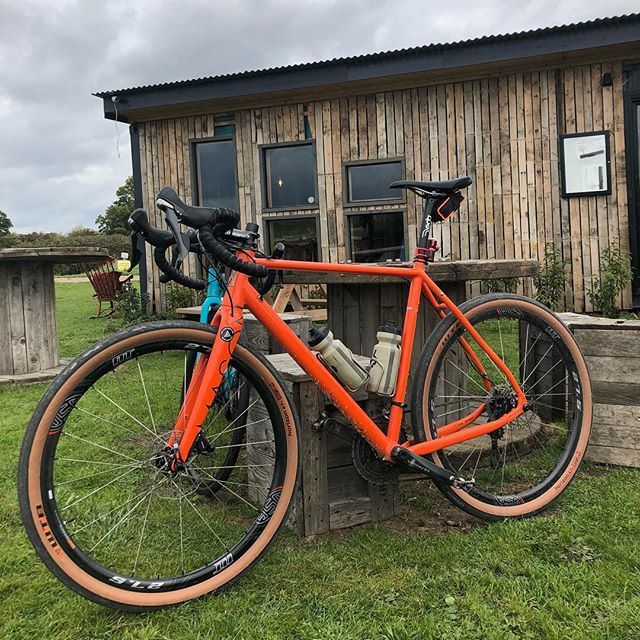 advntrcc's tweet photo. Hitting the cafe run to give WTB’s RoadPlus a thorough workout on the tarmac. Smooth rolling and plush comfort. What’s not to like? Coffee was spot on too!
.
.
@wildernesstrailbikes @mason_cycles @cafe_cadence 
#adventurecycling #gravelbike #650bplus #ro… https://t.co/ctWYJo8pqj https://t.co/5ViGBiYxRA