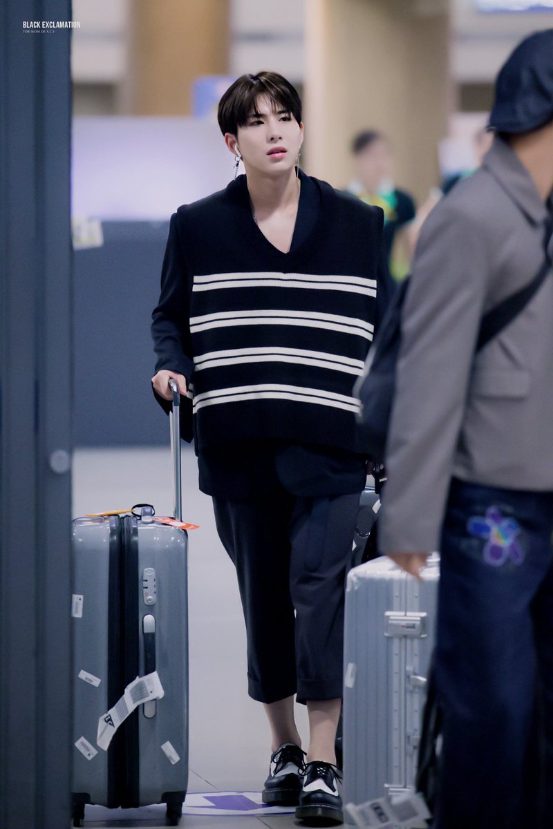 Black_Exclam's tweet photo. 180924 인공 입국
-
분위기가 다했다...
-
#김세윤 #와우 #WOW #ACE #에이스 
#김와우 #Kimsehyoon https://t.co/cv8douluS4