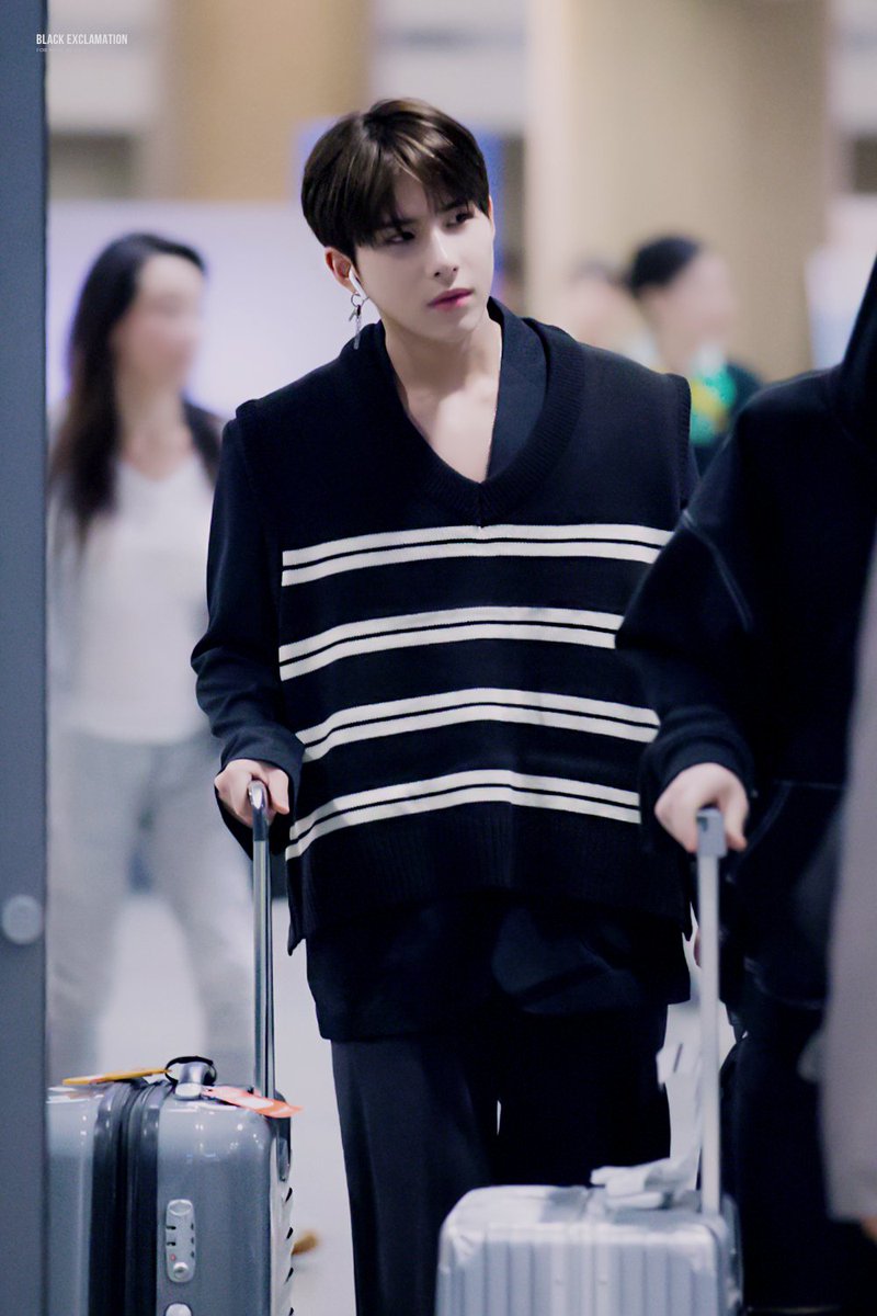 Black_Exclam's tweet photo. 180924 인공 입국
-
분위기가 다했다...
-
#김세윤 #와우 #WOW #ACE #에이스 
#김와우 #Kimsehyoon https://t.co/cv8douluS4