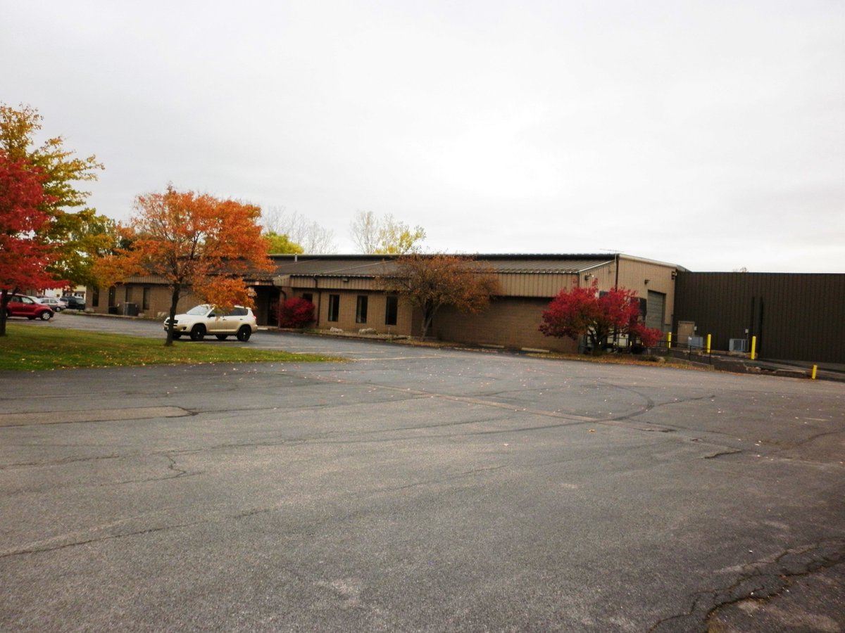 FallonRealty's tweet image. BASE RENT REDUCED TO $4. PSF + taxes - 22,488 sf former distribution warehouse - 18 ft US - includes 3500 sf of office space - 2 drive-in doors, 2 docks - 1200A/3 Phase/480V power - rear fenced storage - located in suburb of Gates near 490W expressway.