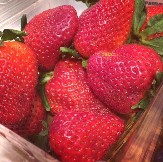 KitchenSprout's tweet photo. #SundayFunday #BreakfastOfChampions #Strawberry #Blueberry #PumpkinSeeds #PancakesNSausauge #Eggs #SparklingWine #BubblesForBreakfast #Fresh #GoodEats #GoodTimes #Foodie #FoodPorn #FoodPics #Celebrate #CheersFromToronto🥂🥞🥂🥞🥂🥞 https://t.co/9XOFNutjid
